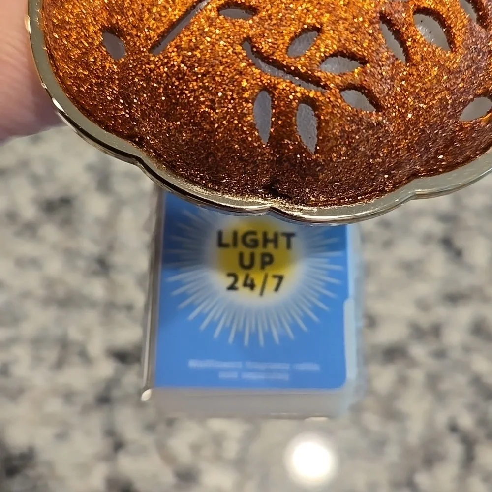 BATH AND BODY WORKS GLITTER PUMPKIN WALLFLOWERS NIGHTLIGHT PLUG-IN. NWT.
